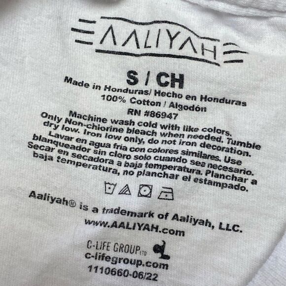 Aaliyah Women’s White Doodle Collage Graphic Shirt Sz S - Picture 7 of 9